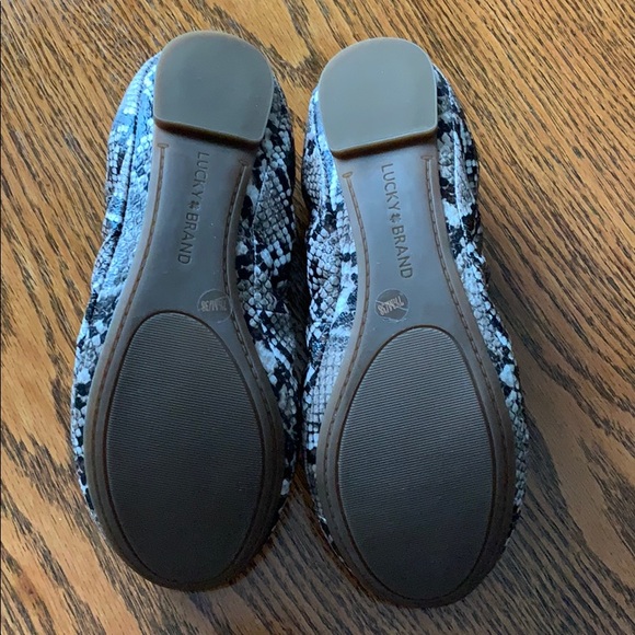 🍀LUCKY BRAND🍀 Women’s snakeskin Flats - Picture 6 of 6